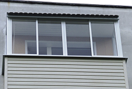 отделка балкона навесного типа